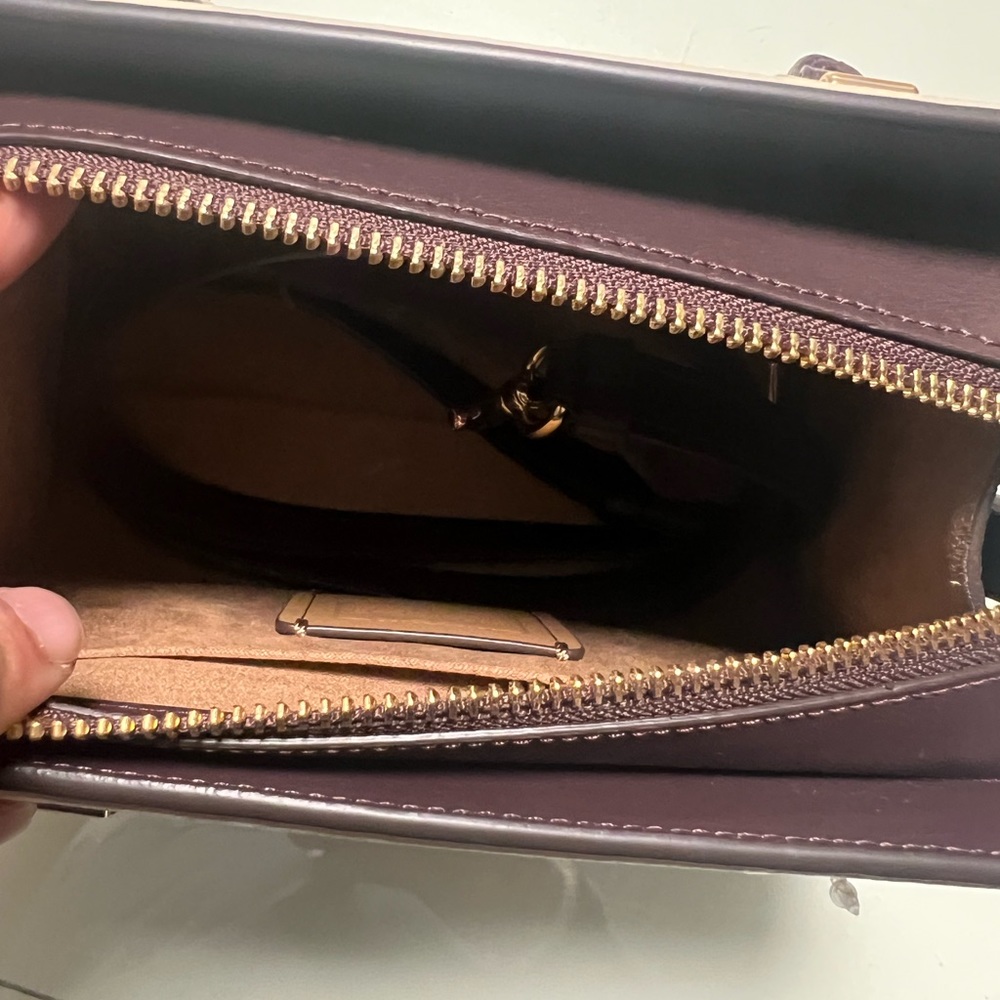 Grace Carryall In Signature - Picture 2 of 6